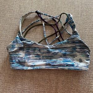 Lululemon sports bra size 4